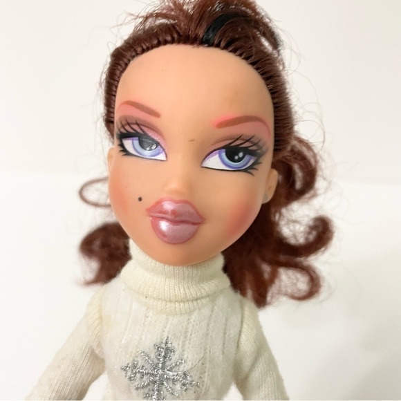 Bratz Doll Phoebe MGA Doll - Picture 16 of 16